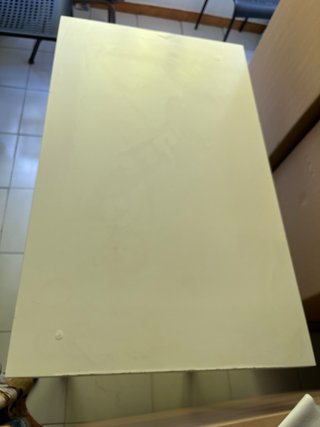 Mesa de estudio blanca