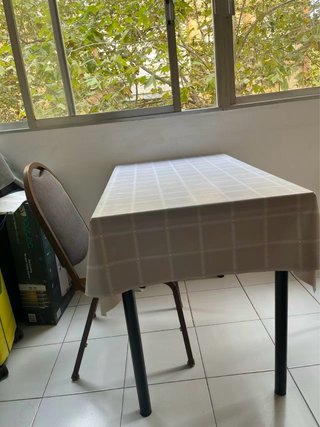 Mesa de estudio blanca