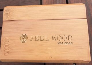 Reloj FEEL WOOD madera y correa azul Impoluto