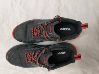 Zapatillas Adidas Negras y Rojas
