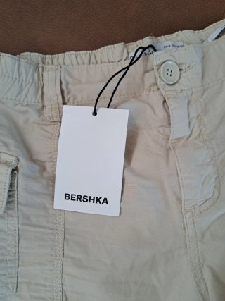 Pantalón corto cargo Bershka beige Talla 38