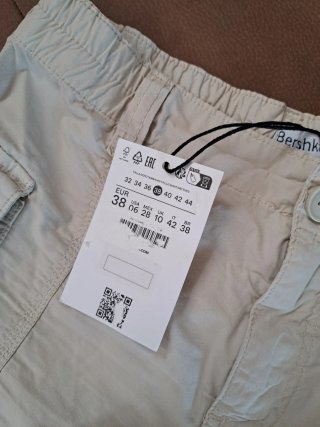 Pantalón corto cargo Bershka beige Talla 38