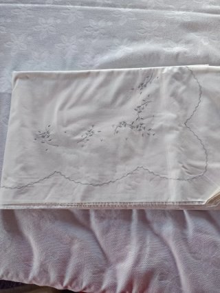 Sábana y funda bordada antigua cama  135 cm