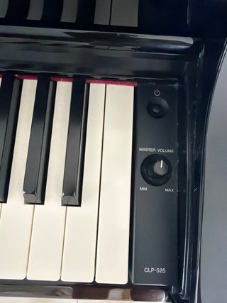 Yamaha Clavinova CLP-525 Negro Pulido + Banqueta