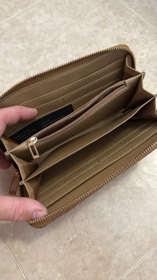 Cartera Guess Monogram Marrón y Dorada
