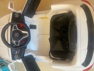 Auto elettrica per bambini Mercedes-Benz