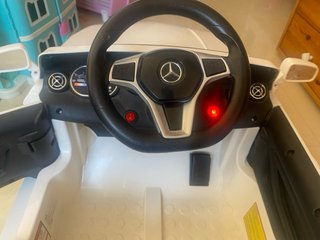 Auto elettrica per bambini Mercedes-Benz