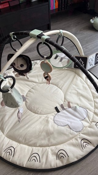 Gimnasio Tiny Love para bebé