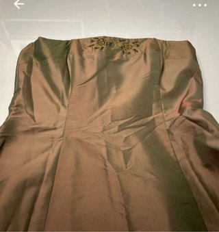 Vestido largo palabra de honor dorado/verde