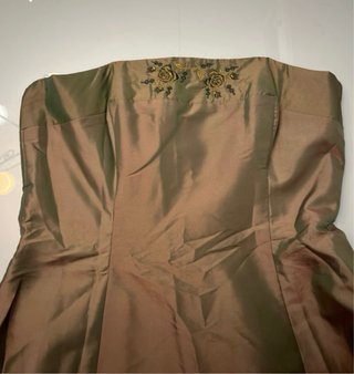 Vestido largo palabra de honor dorado/verde