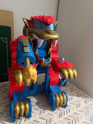 Robot Tigre Superthings con figuras
