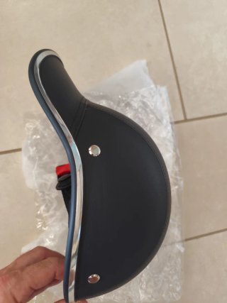 Casco nero per scooter, monopattino, bici
