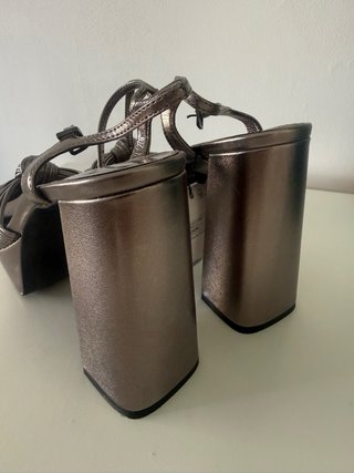 Zapatos de tacón plataforma plateados nuevos