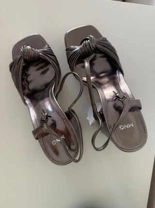 Zapatos de tacón plataforma plateados nuevos