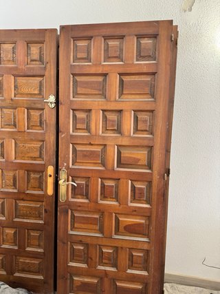 Puerta de madera de roble