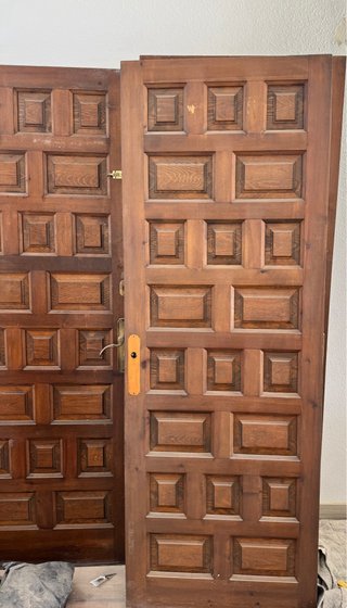 Puerta de madera de roble