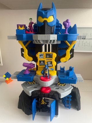 Torre de Batman con figuras