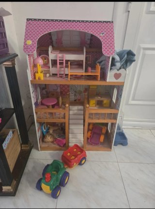 Casa de muñecas de madera