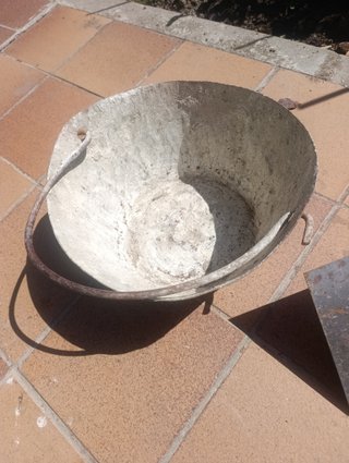 Cubo, llana y paleta de albañilería