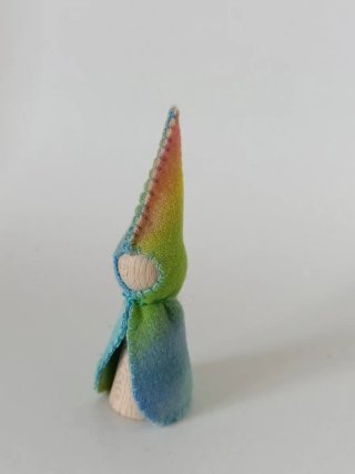 Gnomo nanetto Waldorf Arcobaleno lana e legno