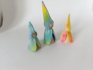 Gnomo nanetto Waldorf Arcobaleno lana e legno