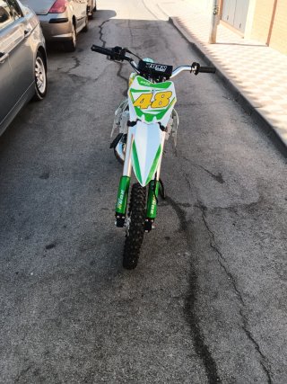 Moto infantil cross verde y blanca