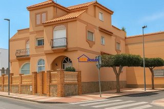 Piso en venta en Carretera Mojonera – Cortijos de Marín en Roquetas de Mar