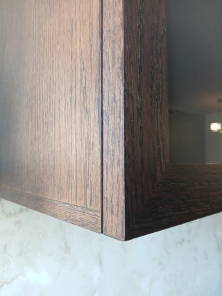 Vitrina madera wengué con puerta de cristal