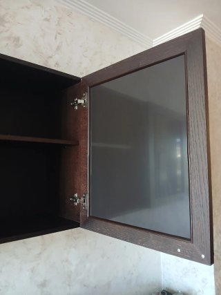 Vitrina madera wengué con puerta de cristal