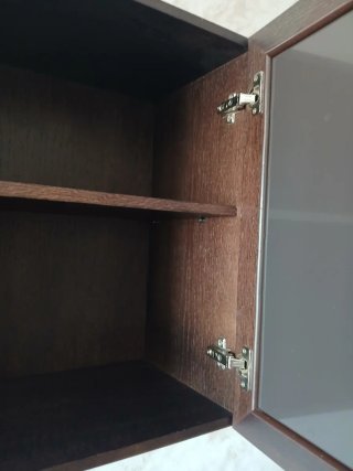 Vitrina madera wengué con puerta de cristal