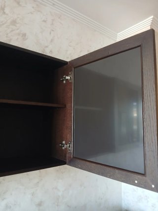 Vitrina madera wengué con puerta de cristal