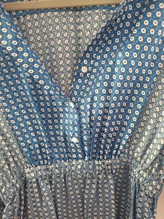 Vestido Sandro azul y blanco estampado