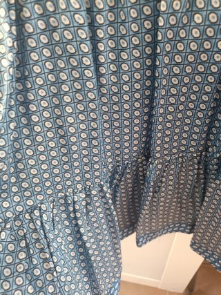 Vestido Sandro azul y blanco estampado