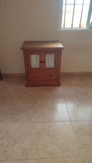 Tavolino in legno di pino per TV