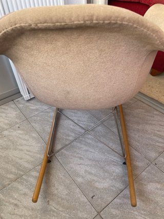 Poltrona a dondolo beige in tessuto