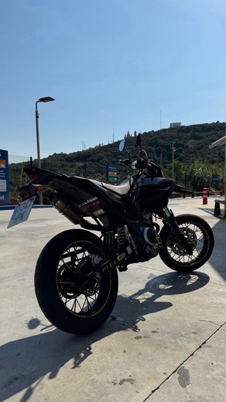 Yamaha WR 125 Supermotard Negra y Amarilla