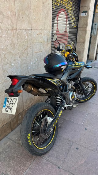 Yamaha WR 125 Supermotard Negra y Amarilla