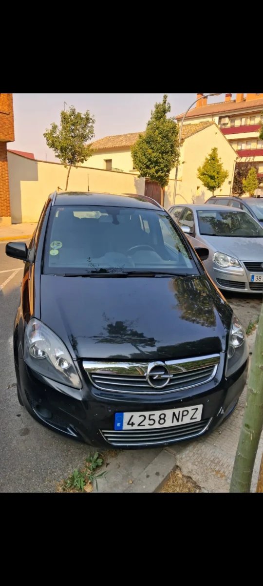 Opel Zafira 2012 - foto 1