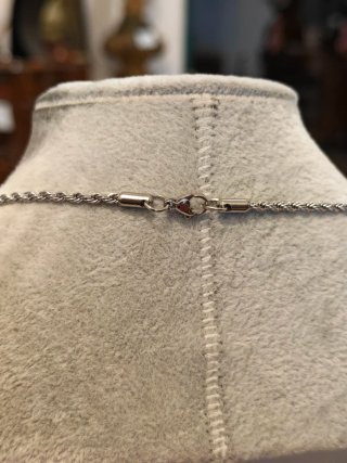 Collana con croce luminosa