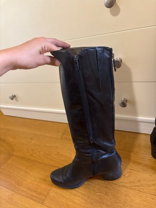 Botas altas de piel negras
