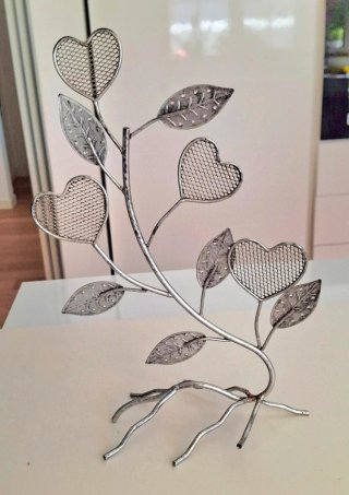 Portagioie a forma di albero con cuori