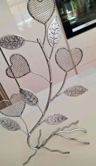 Portagioie a forma di albero con cuori