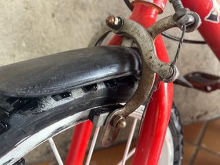 Bicicleta infantil roja