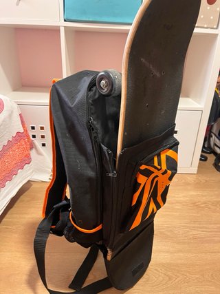 Skate con mochila de transporte