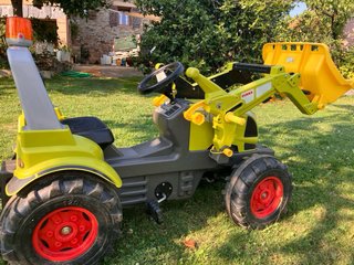 Tractor de pedales con pala y remolque
