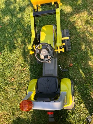 Tractor de pedales con pala y remolque