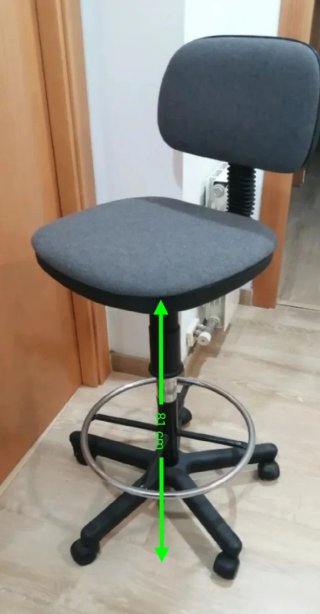 Silla de oficina con ruedas y reposapiés