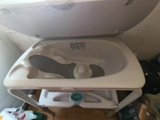 Vaschetta e fasciatoio per neonati Jane Flip