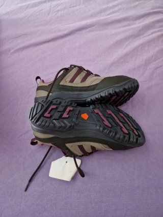 Botas de montaña Quechua marrones y rosas