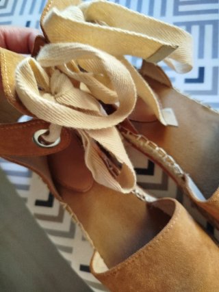 Sandalias de cuña ante